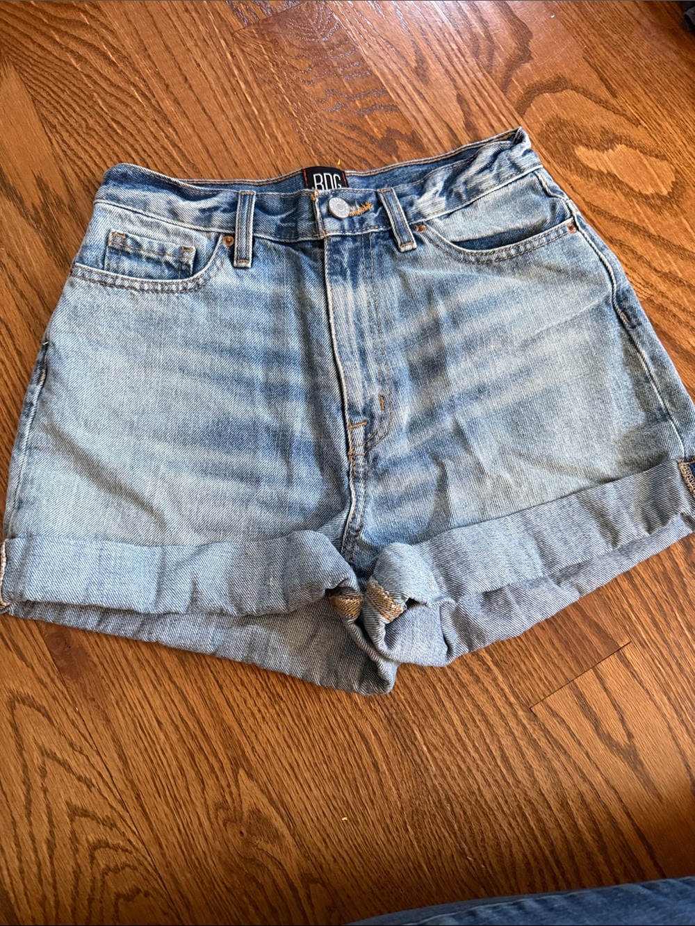 BDG denim shorts mom high rise size 26